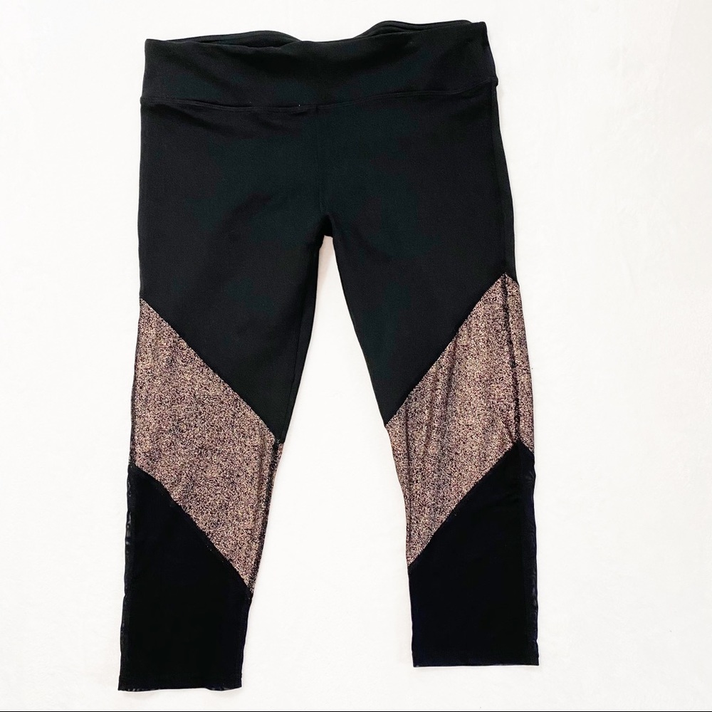 Fabletics Mid Rise Mesh Powerhold Brogan Capri II - Picture 4 of 10